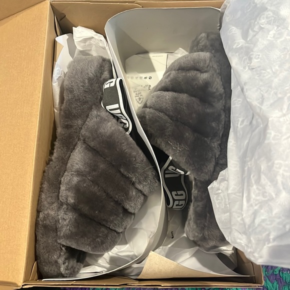 Never worn ugg slippers - Picture 1 of 3